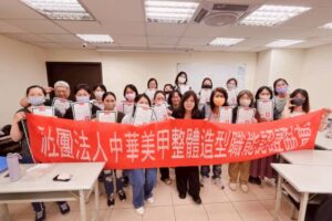 職訓課程 - 115 上台中 ( 六 ) 流行美甲與穿戴甲造型設計班第 01 期