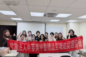 115 上台中 - 流行凝膠美甲沙龍應用班第 01 期結訓